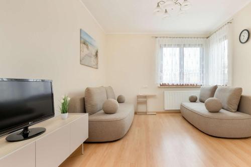 Cozy Apartment Jelitkowski Dwor in Gdansk with Parking by Noclegi Renters - image 5