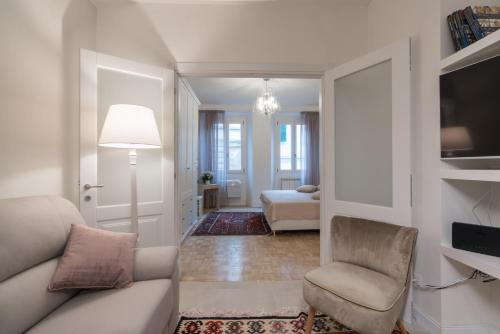 Bargello Apartment With Two Bedroom - image 12
