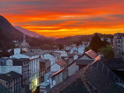 PAU 7 Vue exceptionnelle sur Lourdes et les Pyrénées