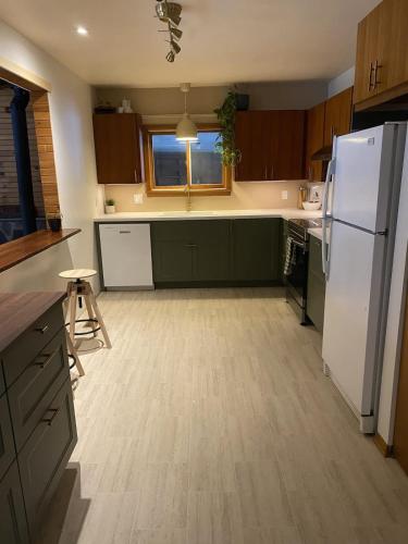 virtuve, Relaxing 2-Bed Country Home Bruce Trail & Falls in Hogg (ON)