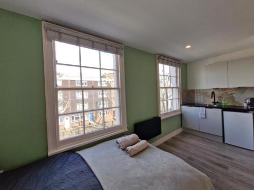 Studio - Transport Links - WiFi - Sleeps 2 - image 6