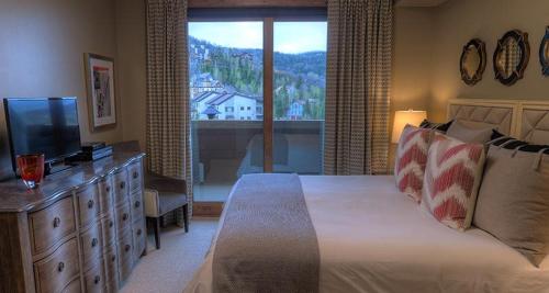Edgemont 2306 - Luxury Ski-in Ski-out Condo thumb 4