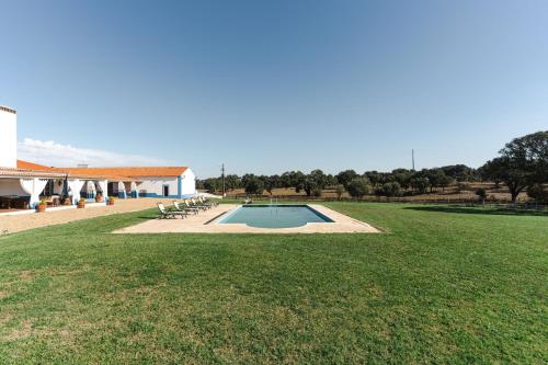 Charming Farm House With Pool in มีนาส โด โลว์ซาล
