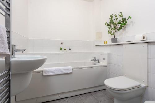 Walker Suite No73 - Donnini Apartments in Кілмарнок