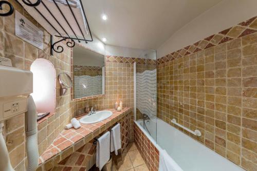 Double or twin room, garden view