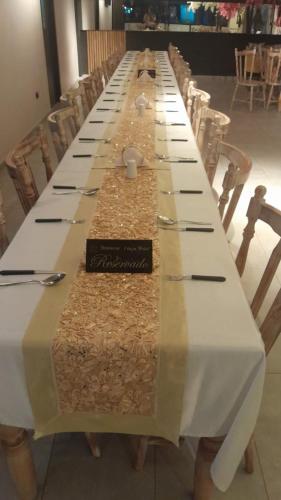 Restaurant, Balmoral Plaza Hotel in Pereira City Center