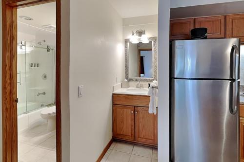 Timberline Condominiums 1 Bedroom Loft Unit B3F - image 4