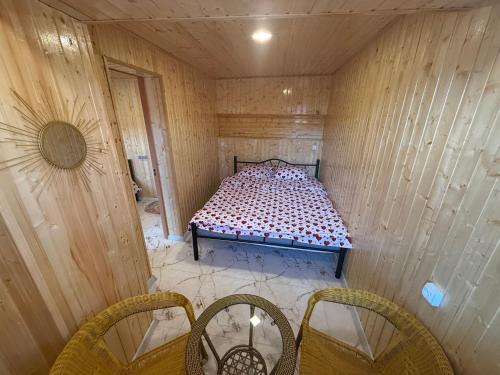 2 bedrooms, 3 beds