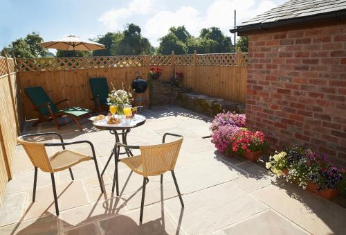 酒店外观, Pear Tree Cottage Shropshire in 奥尔莱顿