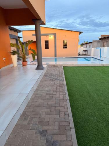 Glitz & Glam Guesthouse in Serule
