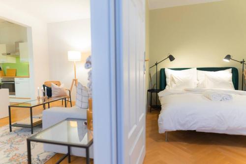 Schonbrunn in 10 min cozy Altbau - image 12