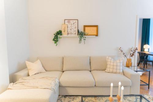 Schonbrunn in 10 min cozy Altbau - image 3