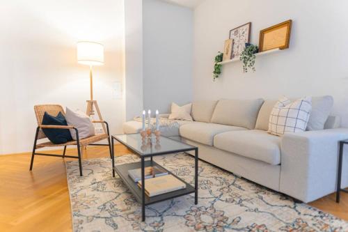 Schonbrunn in 10 min cozy Altbau - image 11