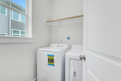 Luxe 3 BR with Garage and Patio 5 minutes away from NRG and Med Center - image 2