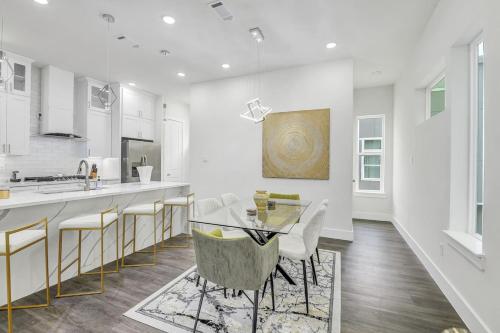 Luxe 3 BR with Garage and Patio 5 minutes away from NRG and Med Center - main image