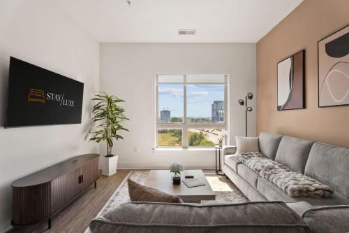 Skyline Suite - Free Parking Pool City Views - image 4