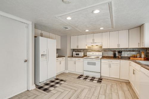 Explore ATL! 2026 World Cup Base with Chic Interior in 阿特波罗(GA)