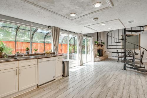 Explore ATL! 2026 World Cup Base with Chic Interior in 阿特波罗(GA)