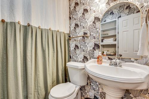 Explore ATL! 2026 World Cup Base with Chic Interior in 阿特波罗(GA)