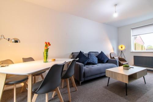 Shared lounge/TV area, K Suites - Lime Grove in Ryton