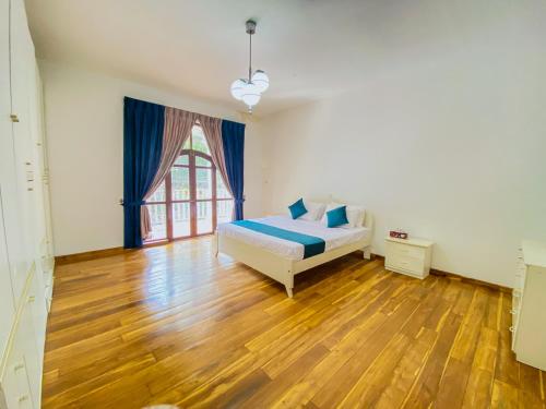 6 bedrooms, 10 beds