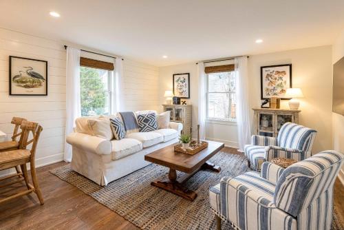 Downtown Luxury Farmhouse Apartment #3 in West Dundee, USA