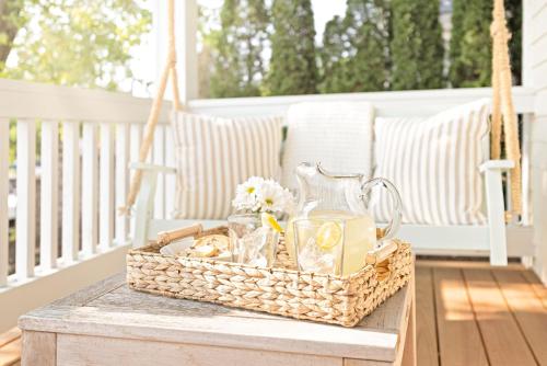 Kildahl House - Boutique Farmhouse Suite #3 in West Dundee (IL)
