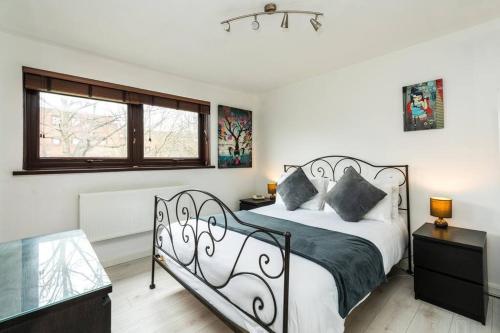 Luxury Islington Apartment with Balcony Islington - image 17