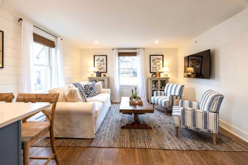 Kildahl House - Boutique Farmhouse Suite #3 in West Dundee (IL)
