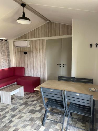 2 bedrooms, 4 beds