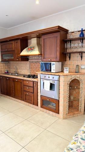 Home with parking near the Airport and beach