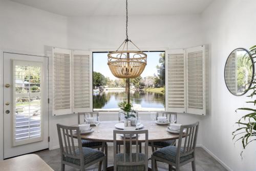 Gorgeous Lakefront Paradise w Pool & Views in Sun Lakes