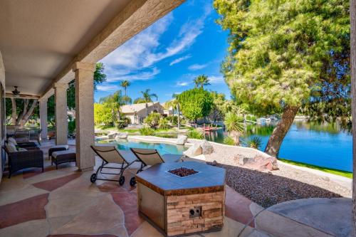 Gorgeous Lakefront Paradise w Pool & Views in Sun Lakes