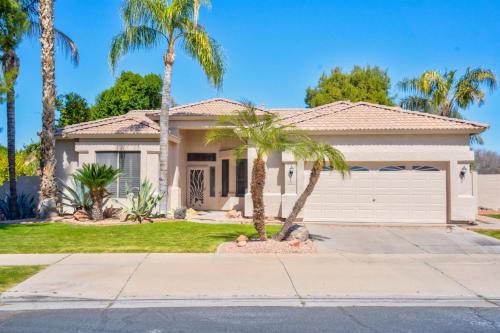 Gorgeous Lakefront Paradise w Pool & Views in Sun Lakes