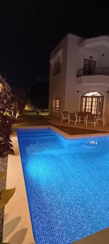 Piscine, Charming 600sqm villa with a large garden pool in Tunis