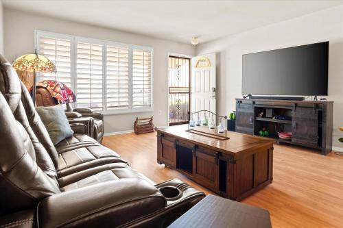 Sun City Retreat w Patio, Grill & Backyard – khách sạn tại Bắc Glendale