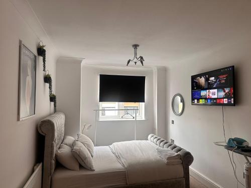 One Bedoom Flat in Birmingham City Centre with Free Underground Parking - image 4
