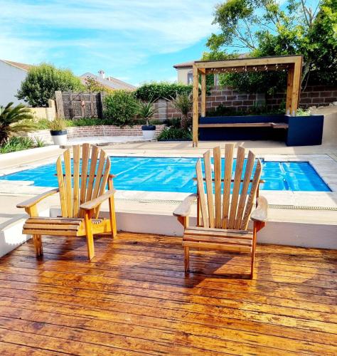 Myburgh Park 4 Bedroom 10 Sleeper Holiday Home with Solar Warmed Pool – khách sạn tại Myburgh Park