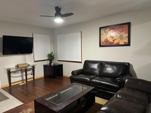 Shared lounge/TV area, Sunnyside Rental in McHenry (IL)