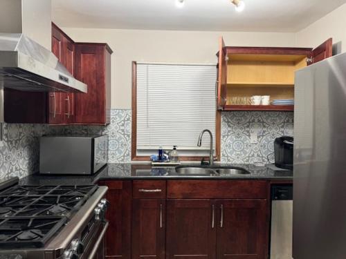 Kitchen, Sunnyside Rental in McHenry (IL)