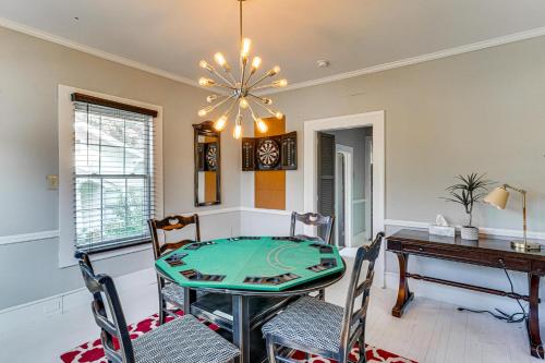Walkable Location! Dtwn Cary Escape w/ Fire Pit in Cary Belváros