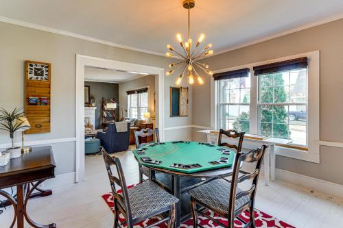 Walkable Location! Dtwn Cary Escape w/ Fire Pit in Cary Belváros