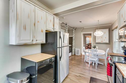 Walkable Location! Dtwn Cary Escape w/ Fire Pit in Cary Belváros