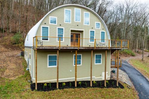 Roomy Gathering Retreat, North of Nashville in Millersville (TN)