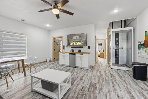 Roomy Gathering Retreat, North of Nashville in Millersville (TN)