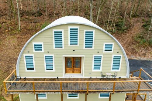 Roomy Gathering Retreat, North of Nashville in Millersville (TN)
