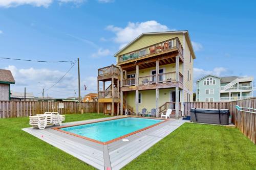 Straight Up With a Twist Village OBX in Kitty Hawk (NC)