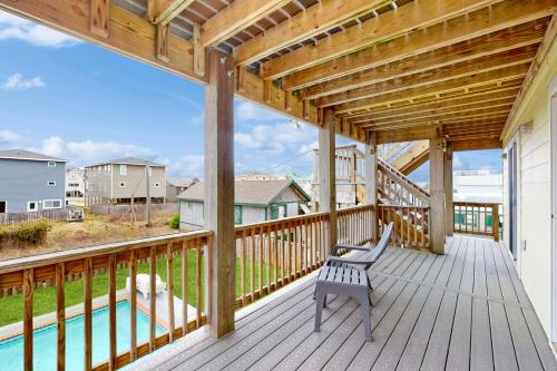 Straight Up With a Twist Village OBX in Kitty Hawk (NC)