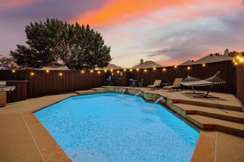 Kolam renang, Elegant 5BR Retreat w Private Pool & Game Room in Mesquite (TX)
