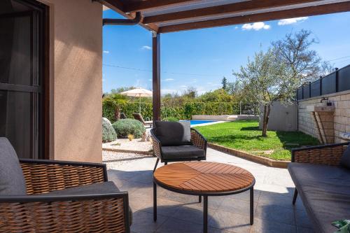 Boutique Villa with Mediterranean Garden - Clair de Lune in Fabci